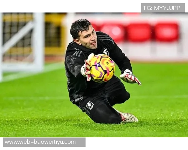 意媒报道肇事门将马丁内斯正在接受检查情绪仍然震惊不已